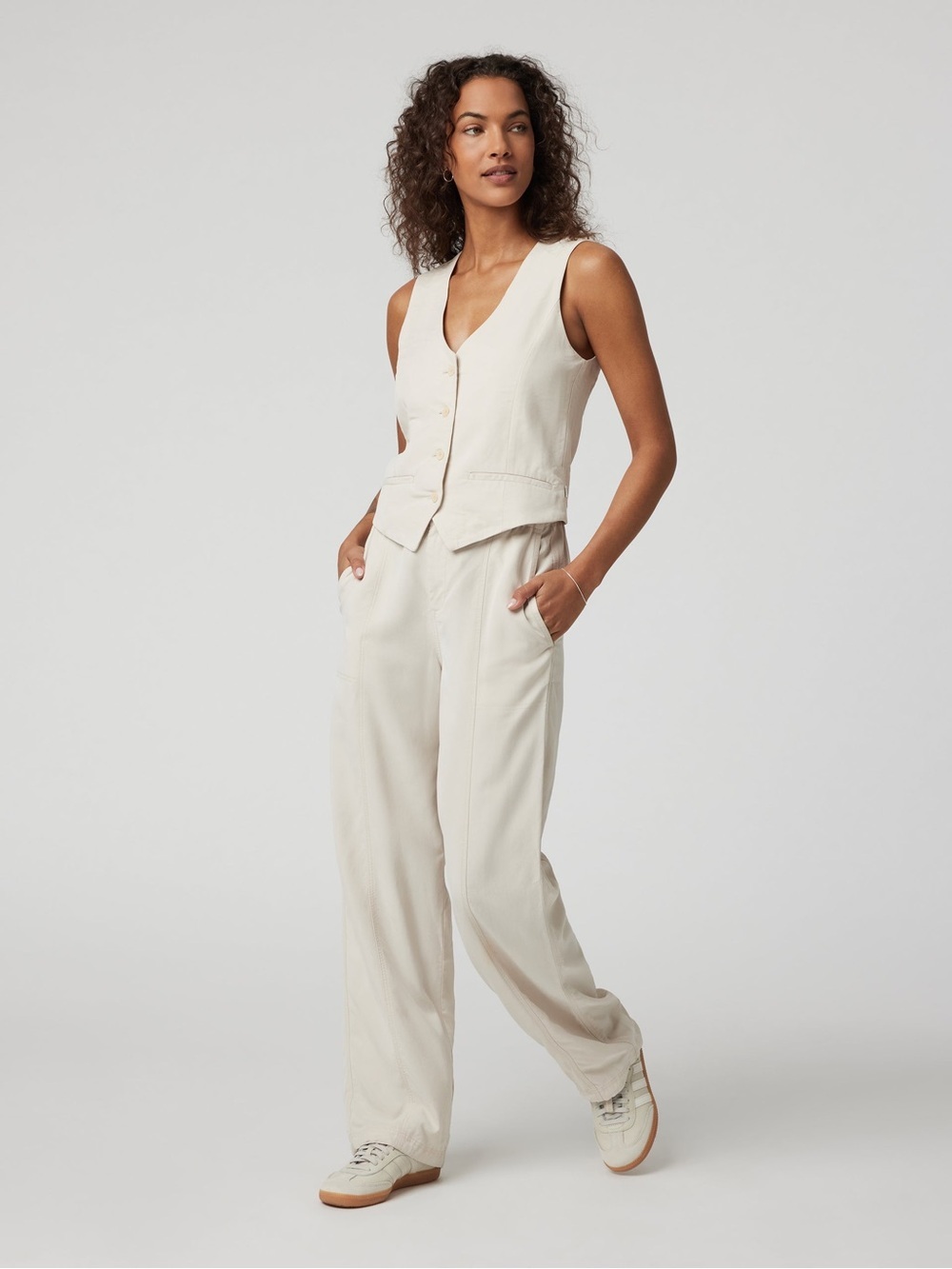 Vuori Women's Straight Leg Pants in Light Beige